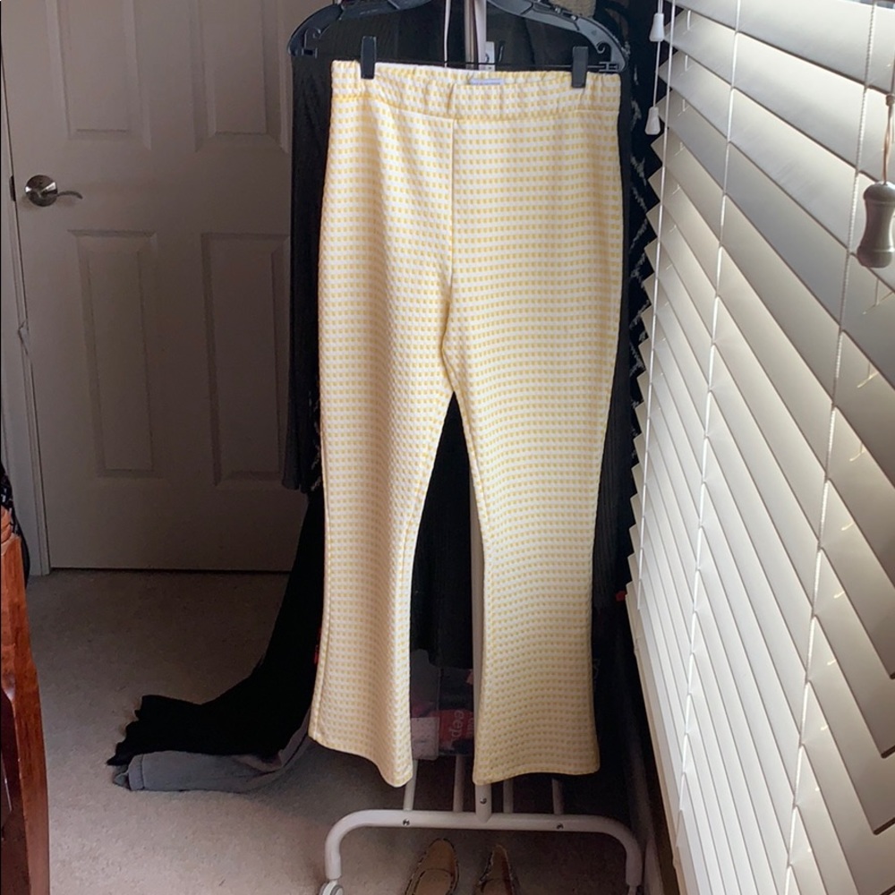 Urban yellow pants
